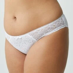 Slip Star White Luccia -Soutiens-gorge Soldes BL02409 016 WEB 1 759188a8 7cf2 4183 be5d 5e27126f2e8c