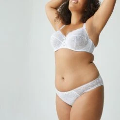 Slip Star White Luccia -Soutiens-gorge Soldes BL02409 016 WEB 31 ba256f8d d5fb 48e9 9a76 6e0ef3b60b3e