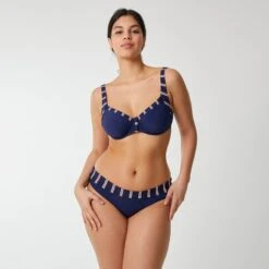 Haut De Maillot Avec Armatures Marine Précieux TAVOLARA 9 Haut De Maillot Avec Armatures Marine Précieux TAVOLARA -Soutiens-gorge Soldes CS14103 A27 WEB 3 e4d5c231 33fd 43a7 9104 caee62496209